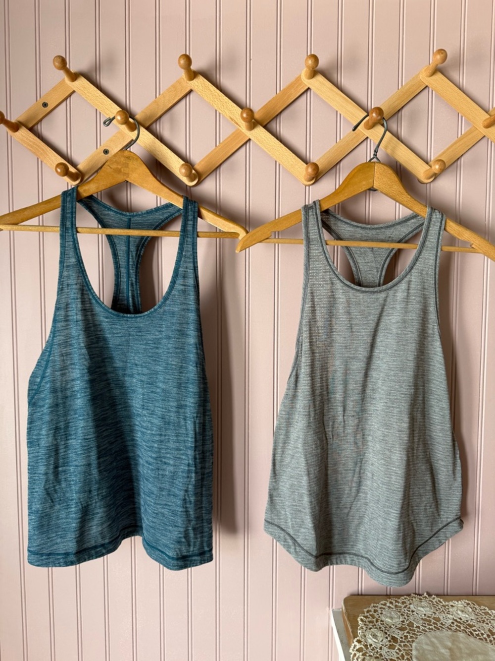 Lululemon lot of 2 racerback tanks- 4/6